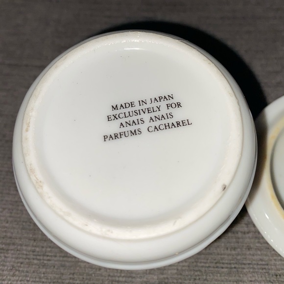 Vintage Anais Anais Scented Candle by Cacharel. This is a rare and vintage find. - Picture 7 of 10